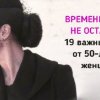 Женщина после пятидесяти улыбается, чувствуя внутреннюю гармонию